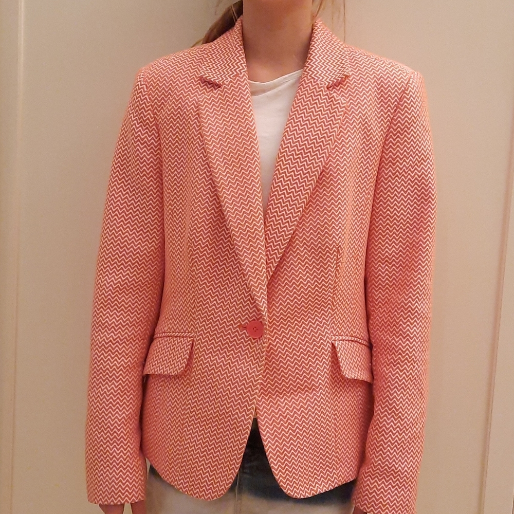 A zig zag blazer